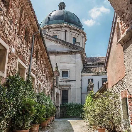 Castello Di 티에네